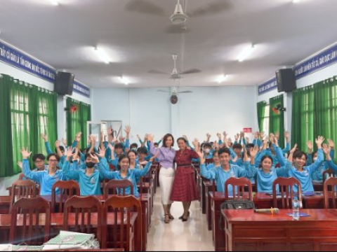 Gặp gỡ và chào tặng quỹ khuyến học tại trường lai vung