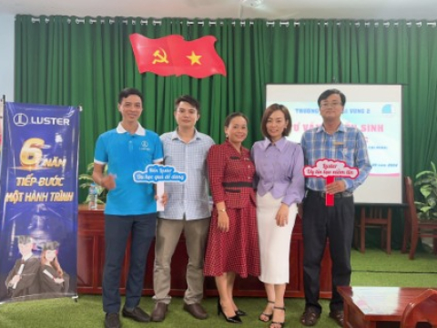 Gặp gỡ và chào tặng quỹ khuyến học tại trường lai vung