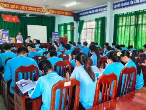 Gặp gỡ và chào tặng quỹ khuyến học tại trường lai vung
