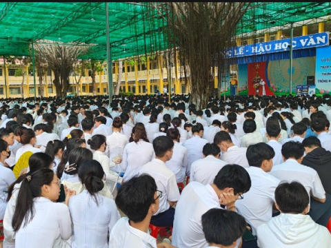 Gặp gỡ và chào tặng quỹ khuyến học tại trường lai vung